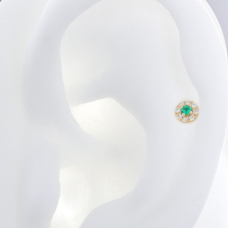 round w colored gemstone ygdiagreen ear