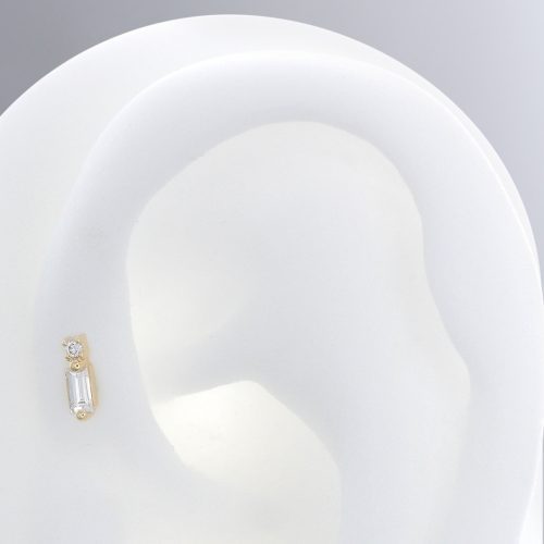 white ear shooting baguette gemstone